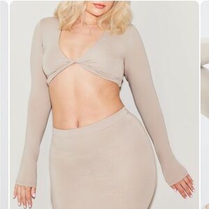 TALA 365 TWIST FRONT LONG SLEEVE CROP TOP - SAND
